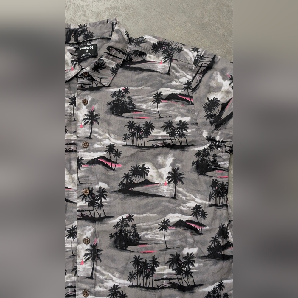 Hurley Gray Tropical Print Button-Up Shirt, Medium